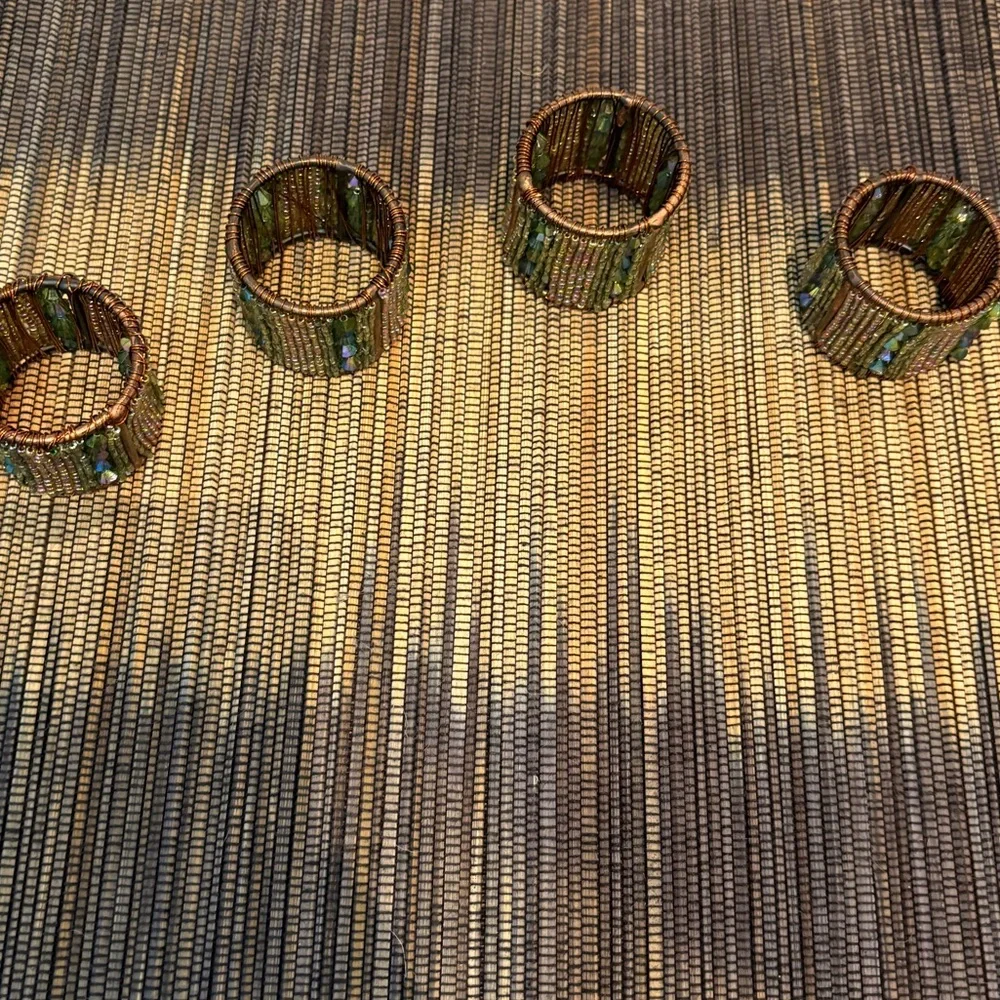 🔹NWOT🔹Set of 4 Pier 1 Bronze and Green Beaded Napkin Rings